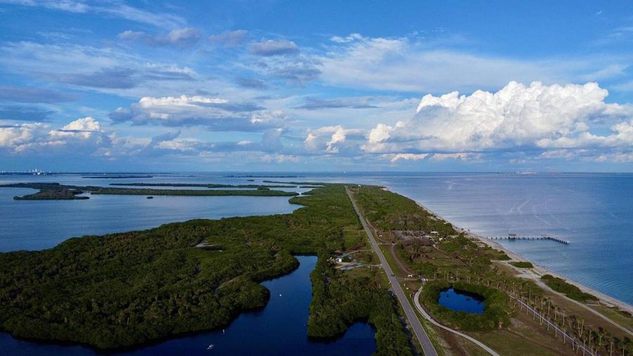 White sand beach at Fort De Soto Park
